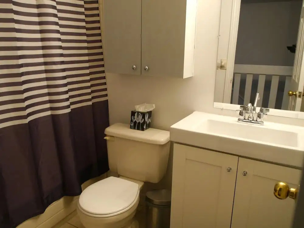 Trendy 1BR Unit on Queen St. W.
