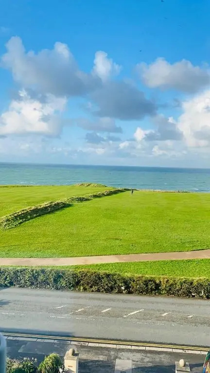 Stunning Sea Views, luxury apartment beaches & restaurants are a short walk away