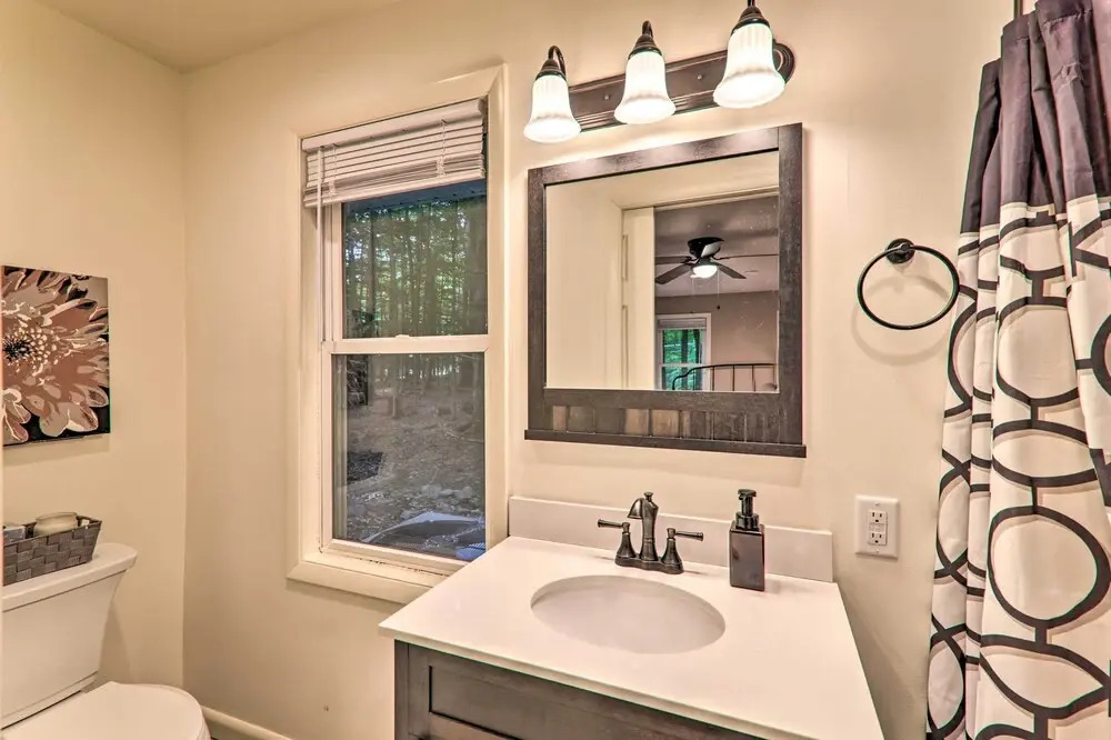 Sunroom, Fire Pit + Sauna: Lake Locust Village Gem