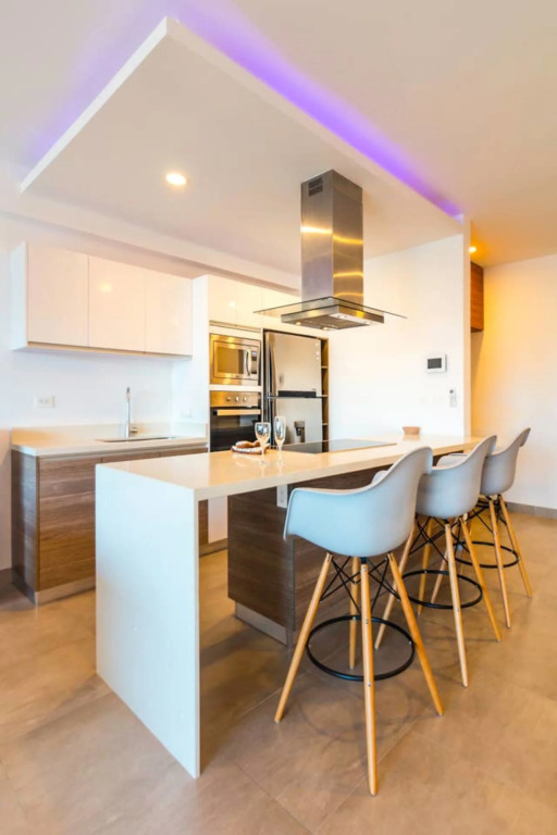 Large 2 BR Close to Beach AC Rooftop Pool