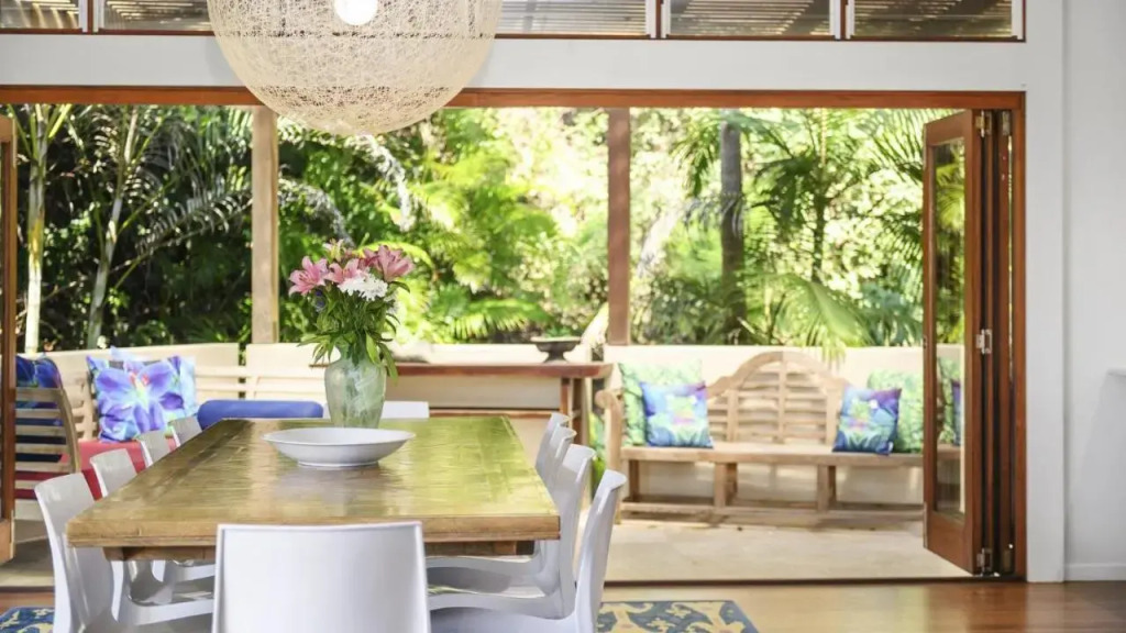 Liapari Beach House