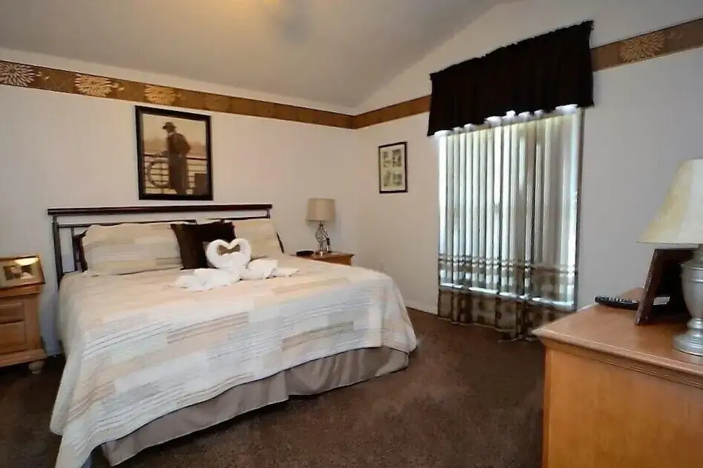 663 4-bedroom Pool Home, Eagle Pointe Kissimmee