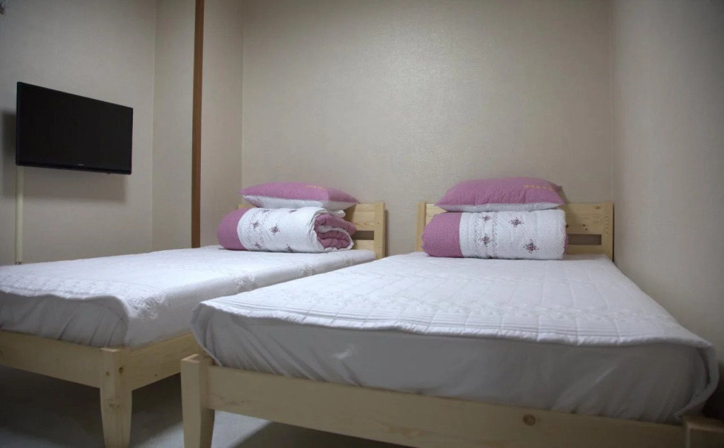 Ara & Maru Hostel