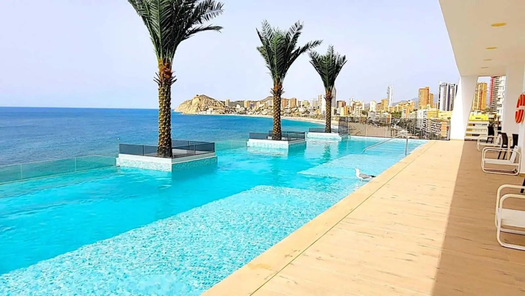 First line Ocean Drive Luxury apartment1 with infinity swimming pool