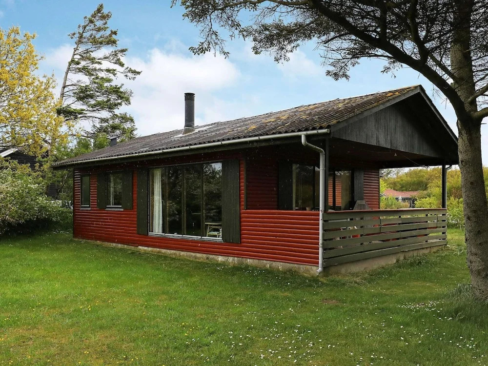 Seaside Holiday Home with Terrace near Limfjord