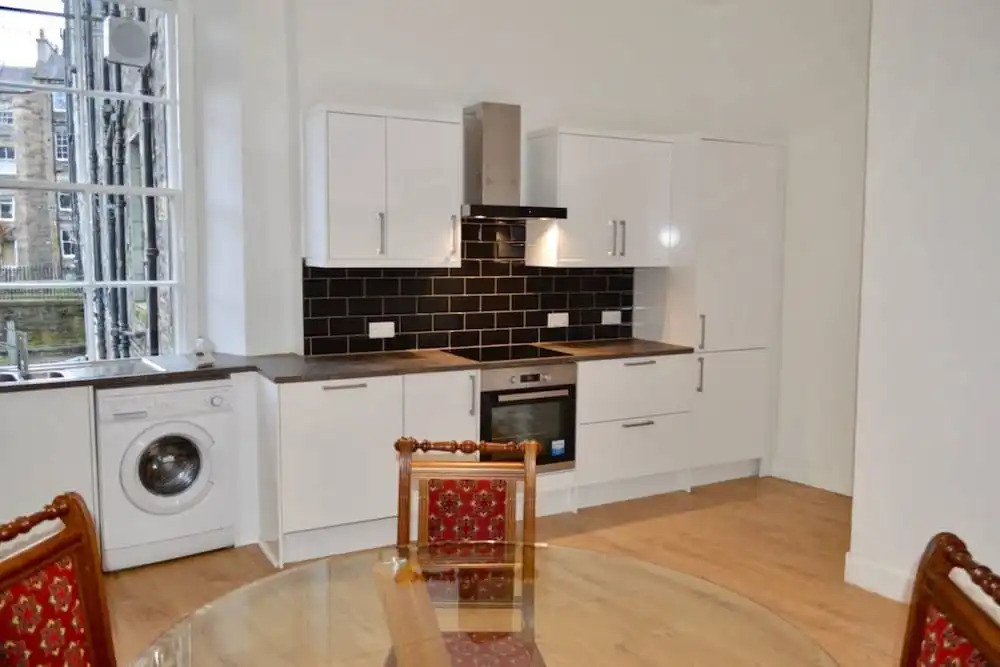 Bright and Modern Flat In The Centre of Edinburgh