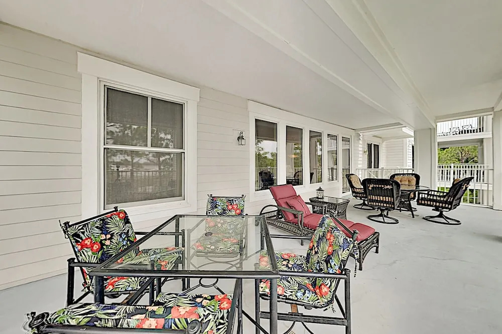 New Listing! Spacious Bayside W/ Pool, Beach 3 Bedroom Condo