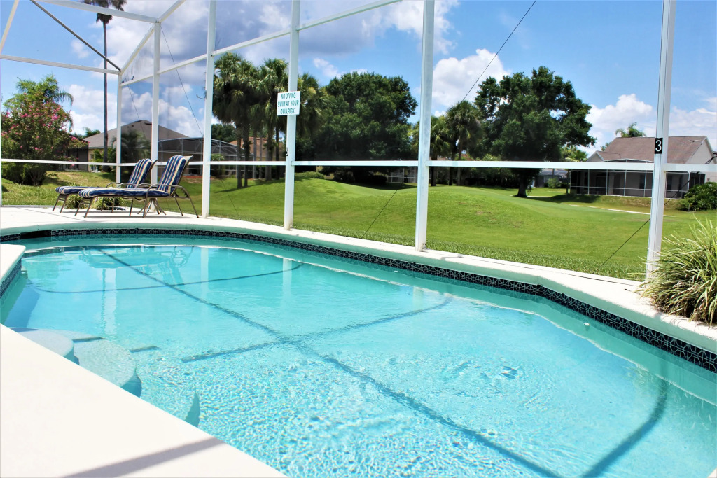 E132JA - 4 beds pool home on a golf course, Davenport, US