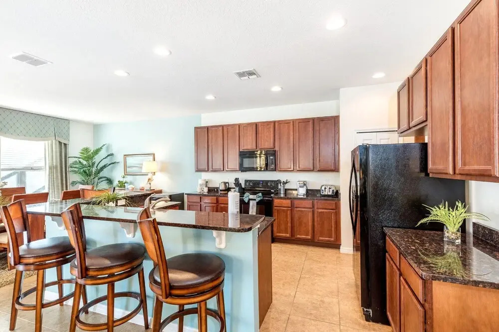 Gated,south Facing Pool With Spa, Games Room & BBQ