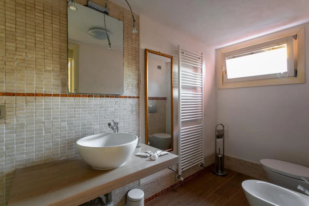 Wondrous Palazzetto 1619 in Magical Burano Island