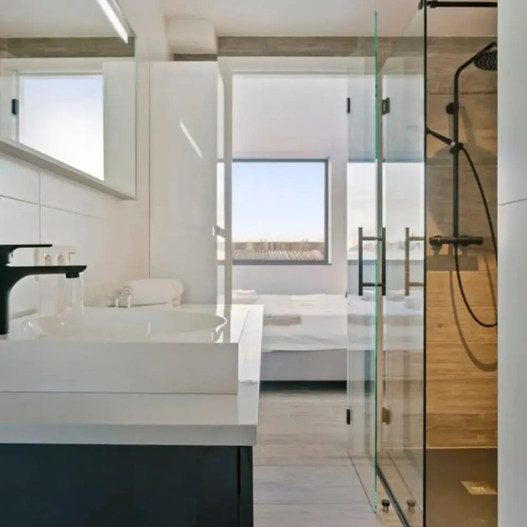 Spacious 3 Bedroom Apartment With Private Garage