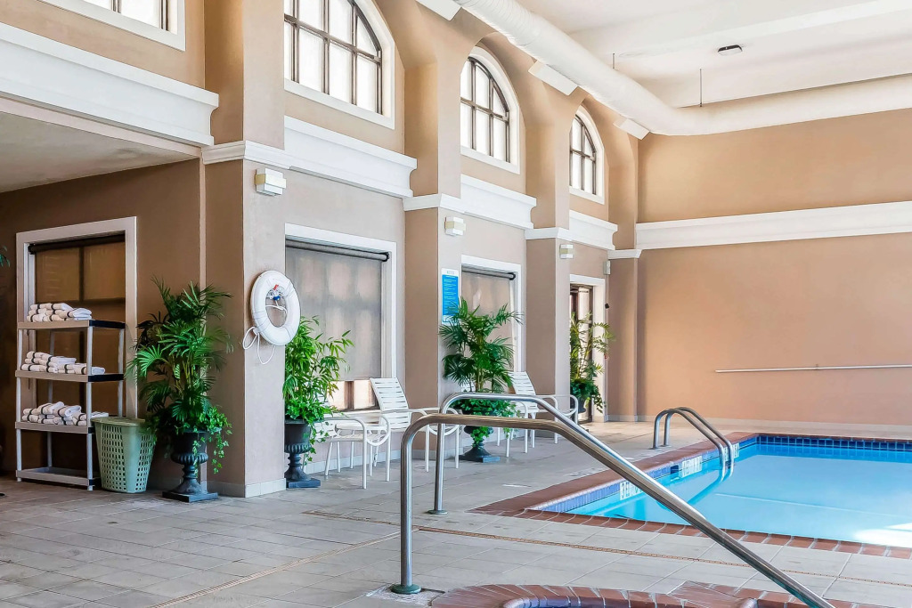 Comfort Inn & Suites Airport-American Way