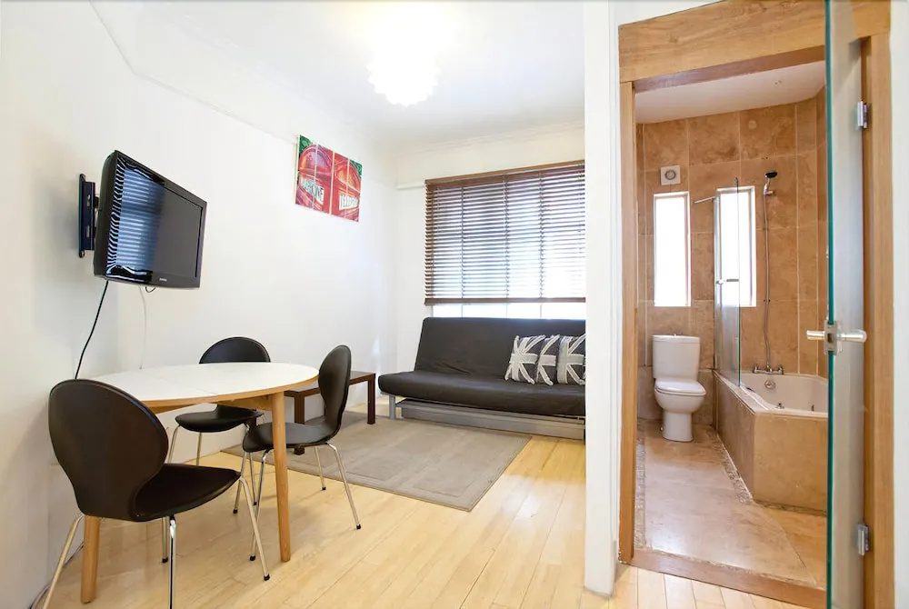 Trafalgar Square Apartments