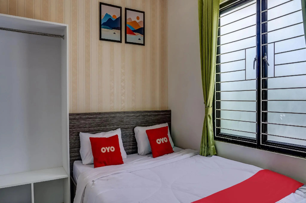 OYO 90940 Guesthouse Colombus G12