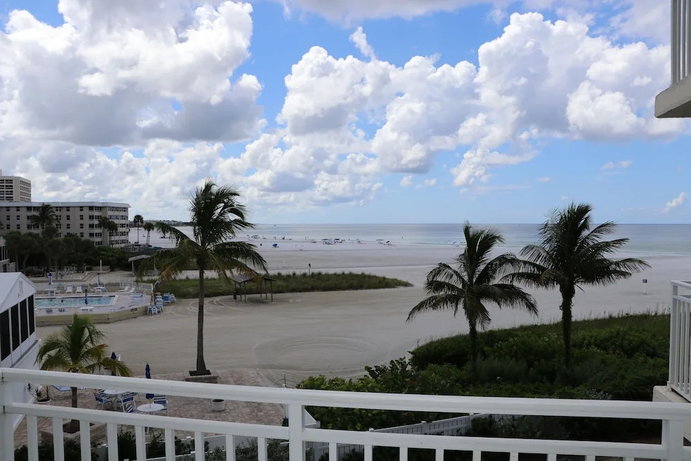 Jamaica Royale - 302 - 2 Br Condo