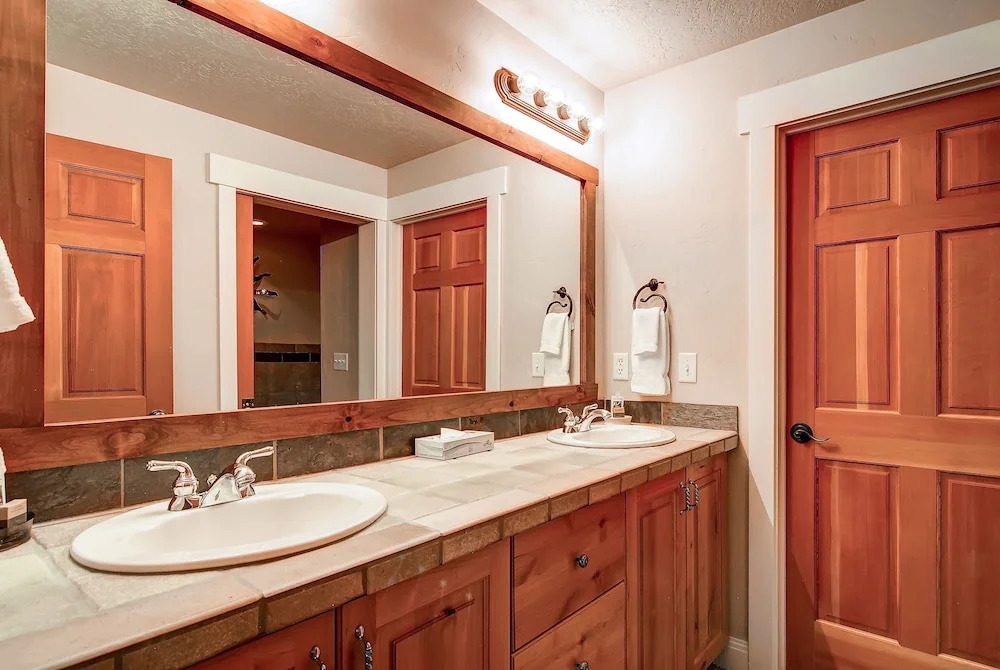 Town Pointe B303 3 Bedroom Condo by RedAwning