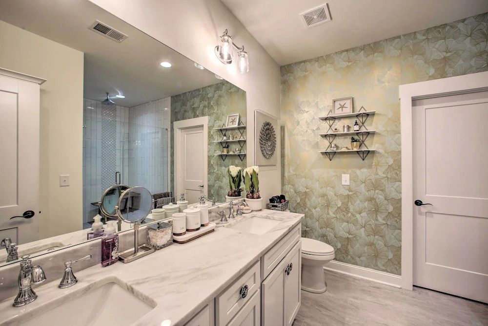 2 Mi to Downtown: Luxe Greenville Retreat!
