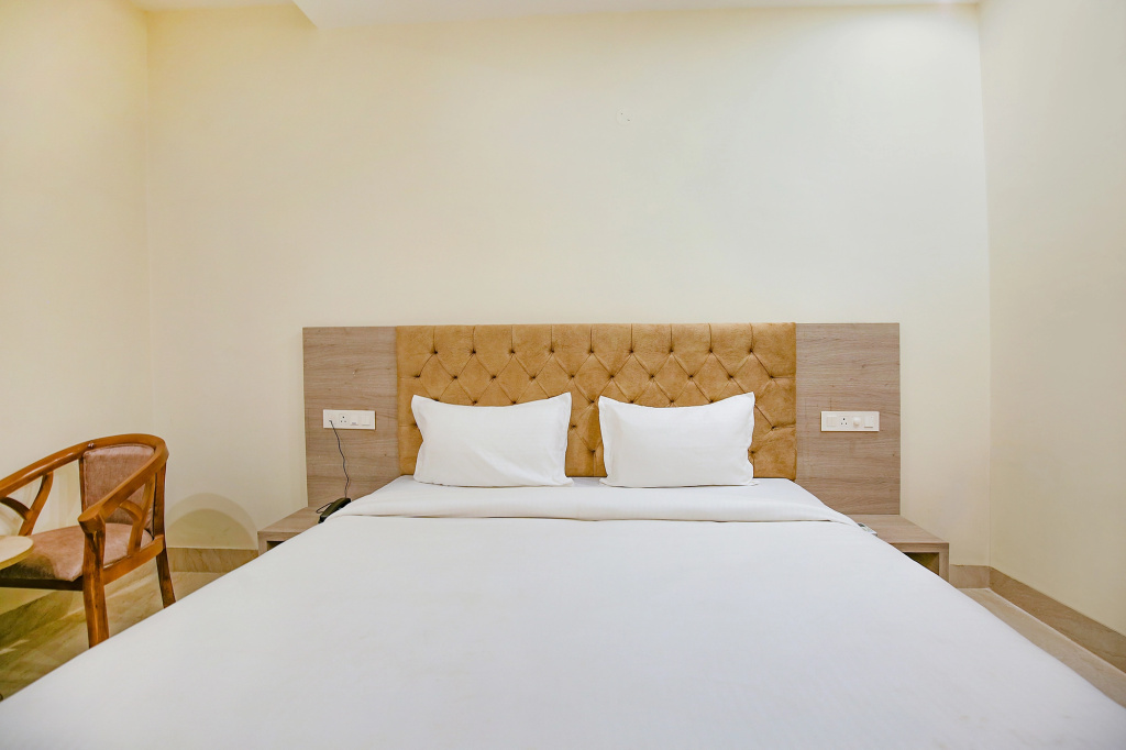 Fabhotel Melano
