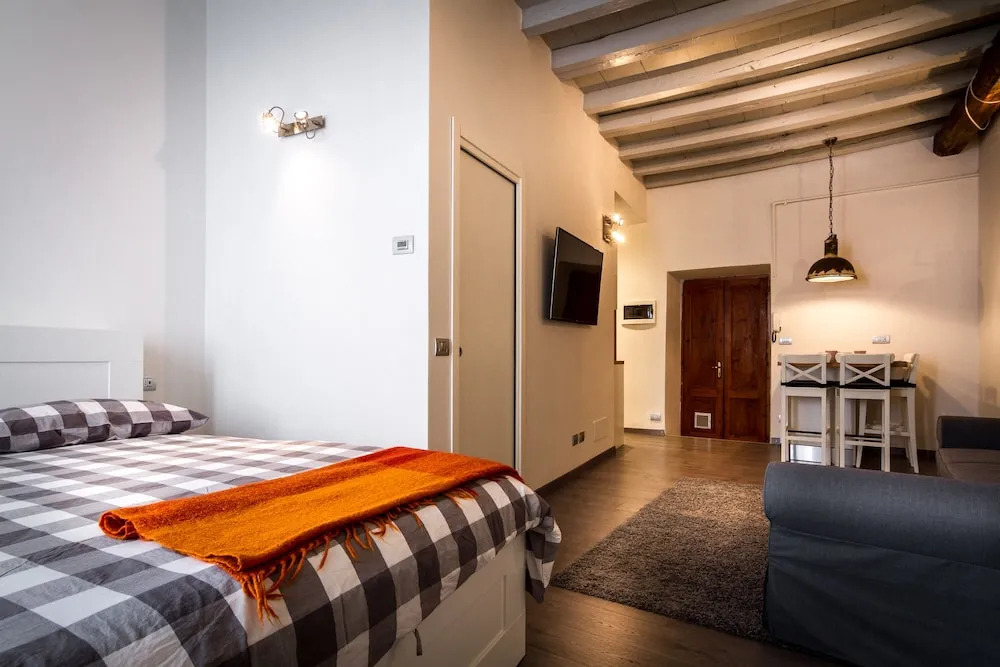 JOIVY Chic Studio in Como Centre