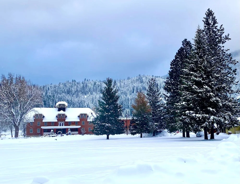 Silverton Mountain Manor