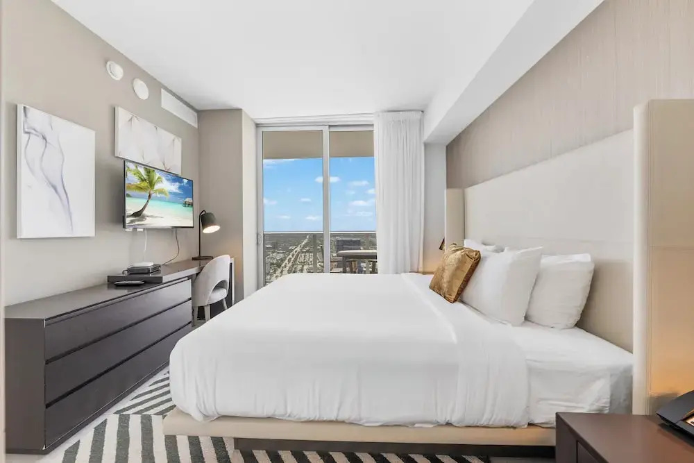 Stunning High-floor City View 1BR Hyde Beach House