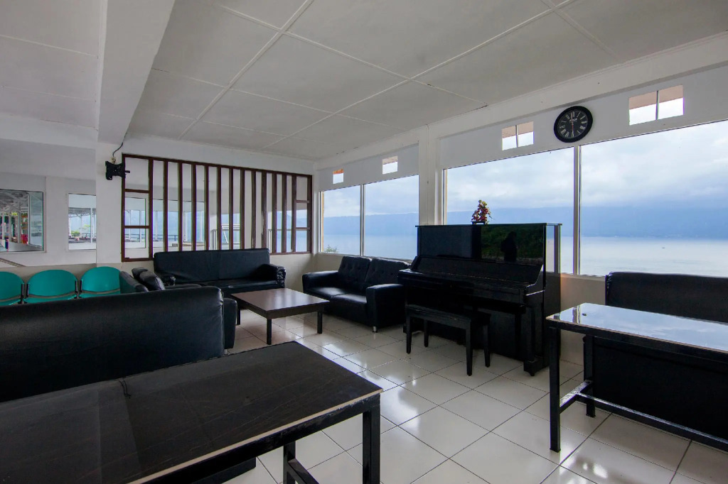Collection O Gapura Hotel Near Parapat Penatapan Danau Toba