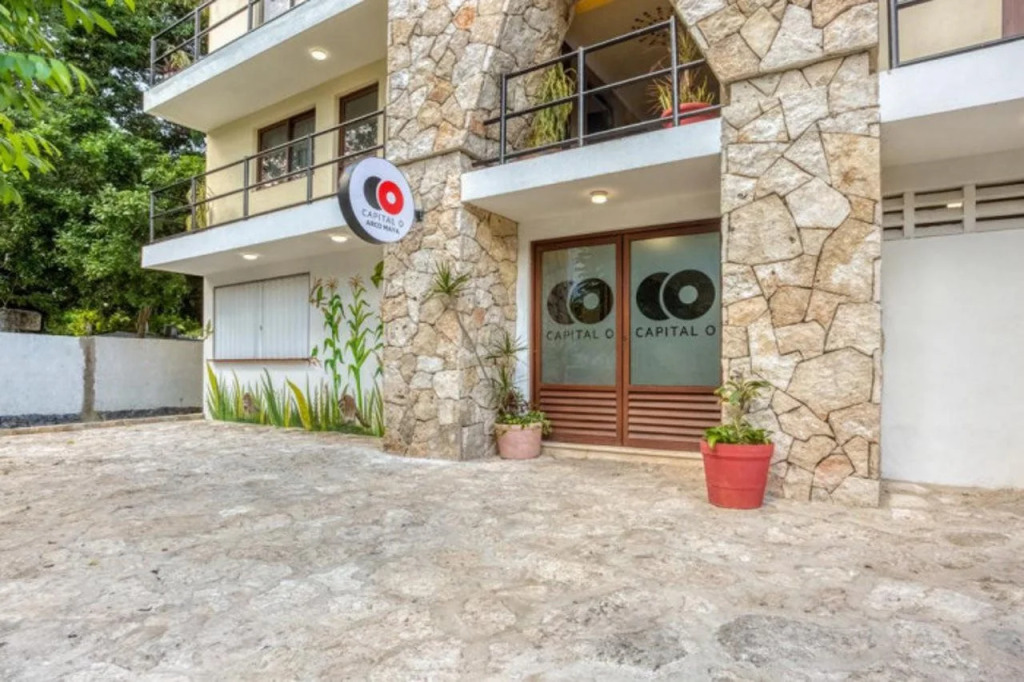 Hotel Arco Maya