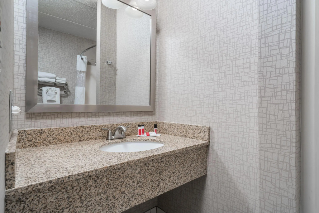 Days Hotel by Wyndham University Ave SE