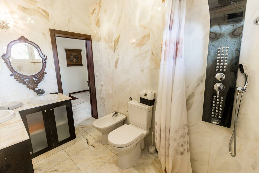 Guest H4U Villa Garden & Pool
