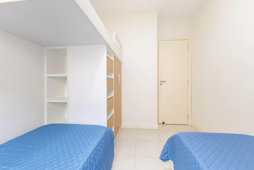 Amplo Apartamento Com 3 Dorms 8 Pessoas Em Bombas, Próximo Do Mar   No Centro De