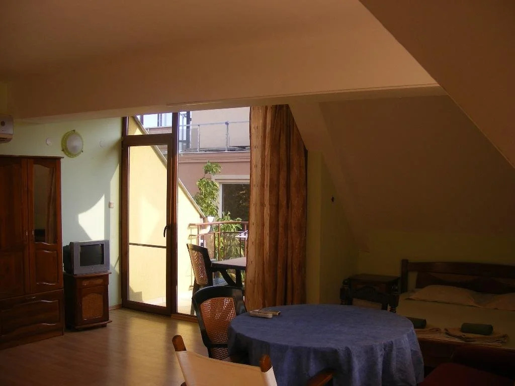 Zora Guest House