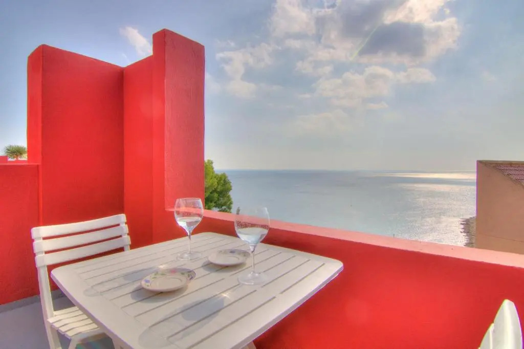 Studio in the Red Wall building by Ricardo Bofill - MURALLA ROJA