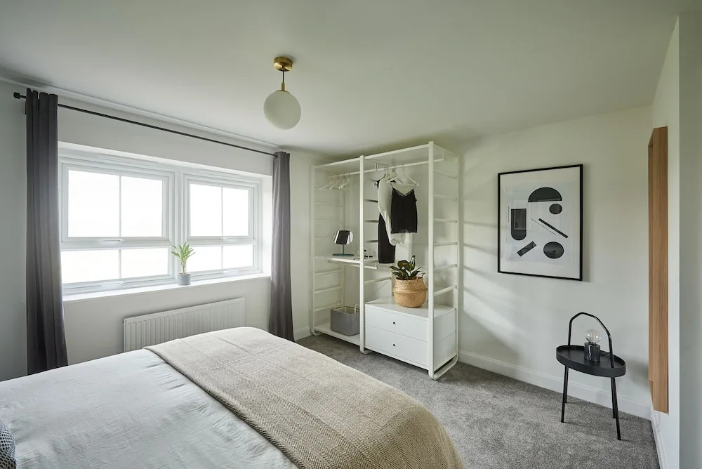 Warwick Serviced Home for 8 walking distance to University