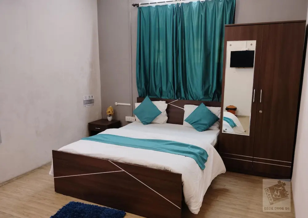 6 CR Hotel Natraj RAILWAY STATION