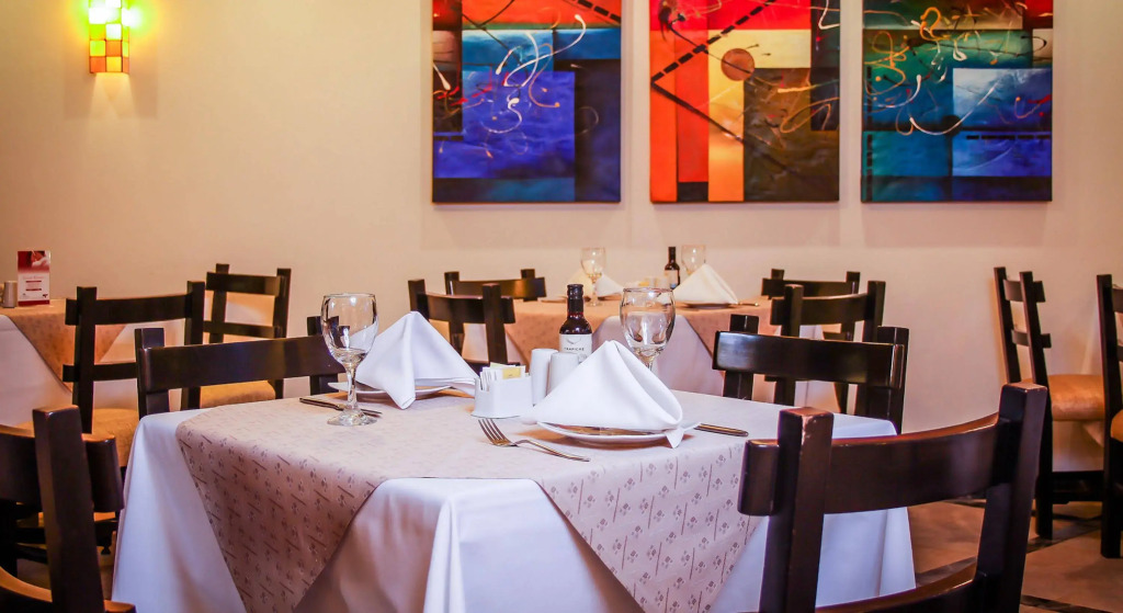 El Polo Hotel & Suites