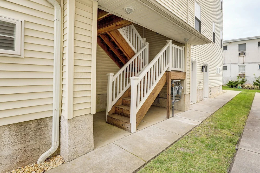 Prime Walkable Location! Large 4BR Wildwood Condo