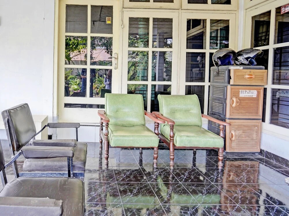 OYO Life 92937 Kost Putri Sarkara Syariah