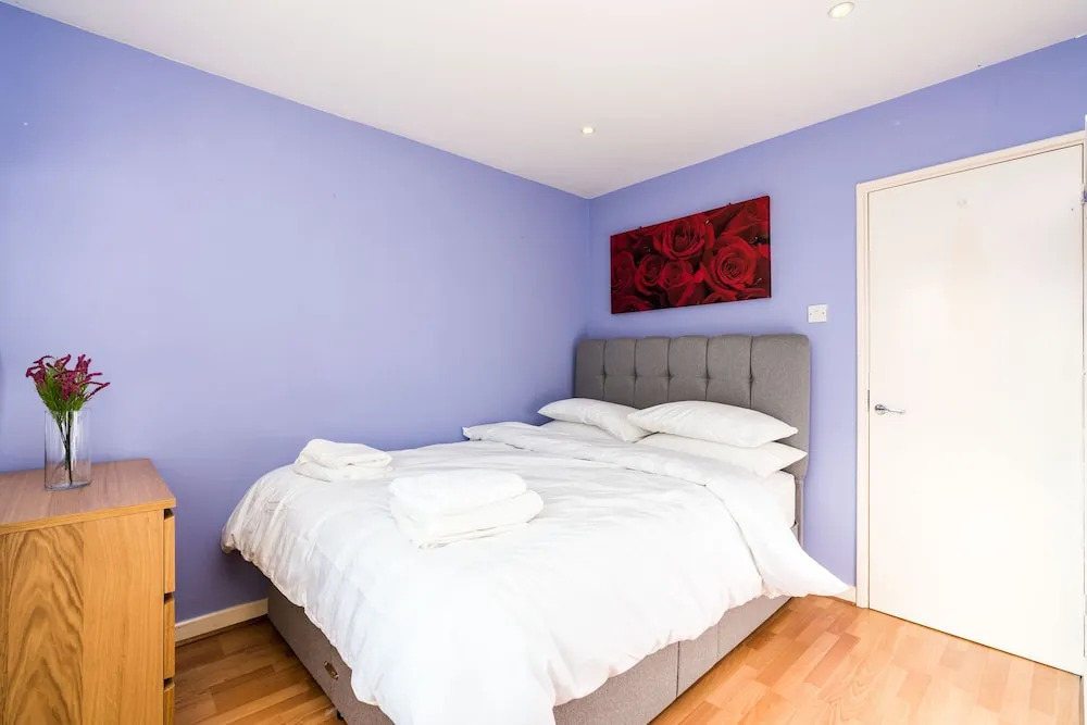 NEW 2BD Garden Flat Quick Access to Central London