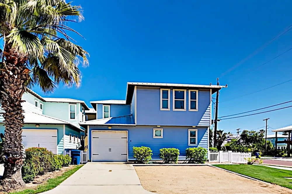 East Avenue Unit 8 - 4 Br home by RedAwning