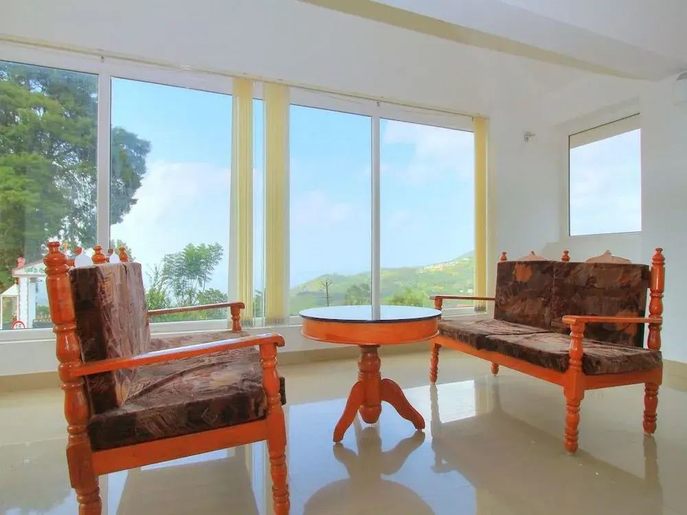 OYO 15479 Vista Suites Kalatty