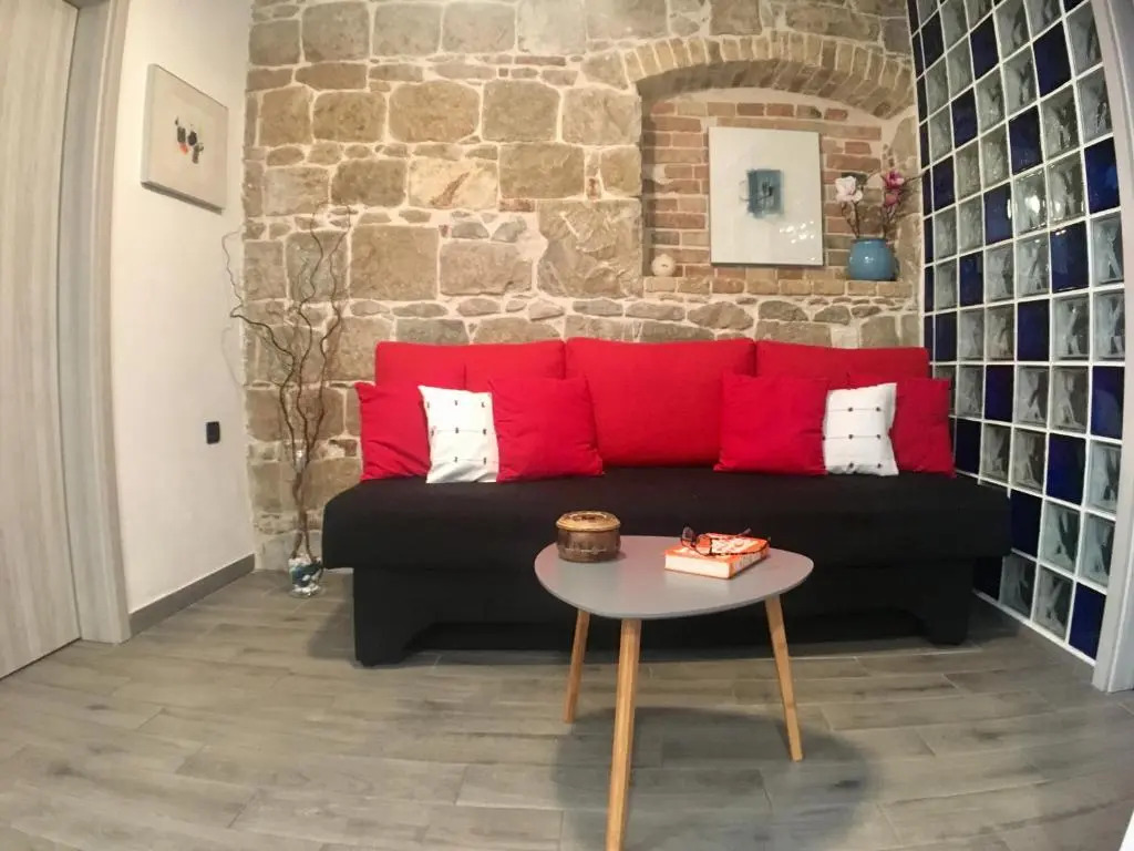 Plaza Stone Apartment
