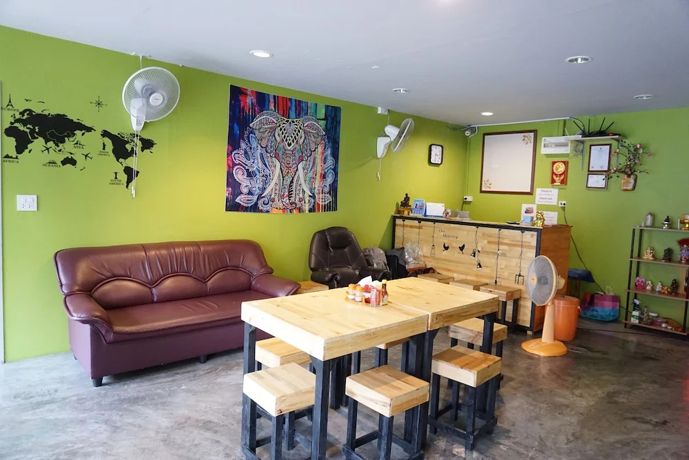 OYO 730 Meedee Hostel