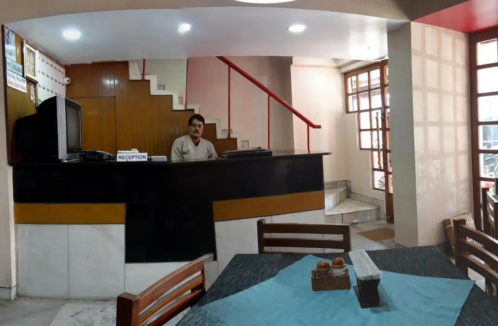 Gaurav Hotel