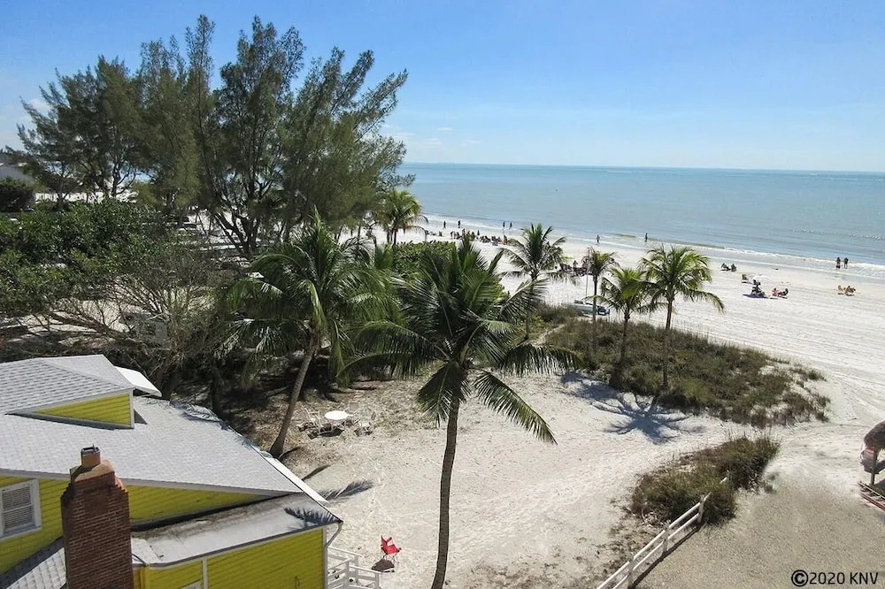 Estero Sands 202 - 2 Br Condo