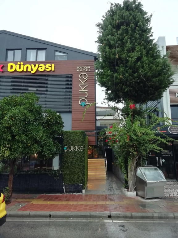 Pukka Hotel