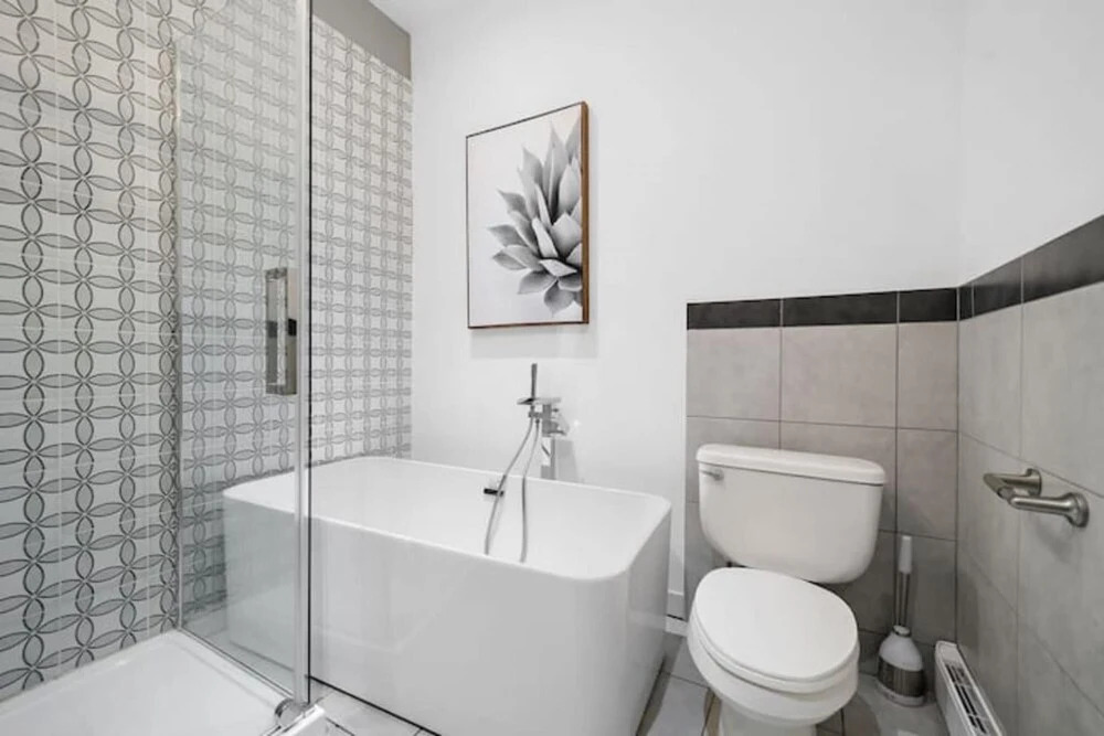 Old Montreal 4BR 2 Floors Loft Hotel