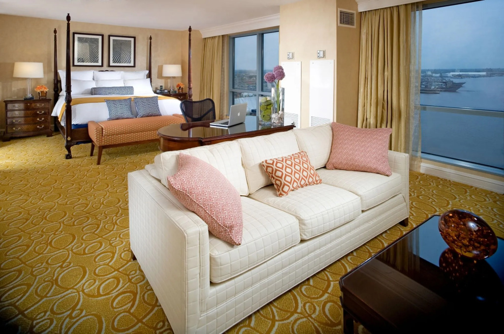 Renaissance Portsmouth-Norfolk Waterfront Hotel