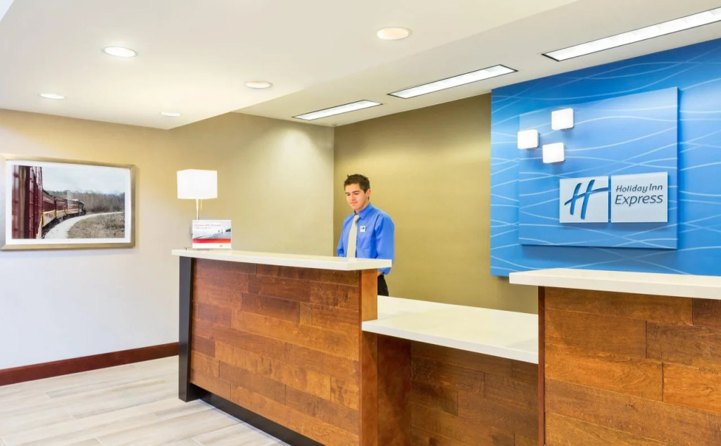 Holiday Inn Express Palestine by IHG