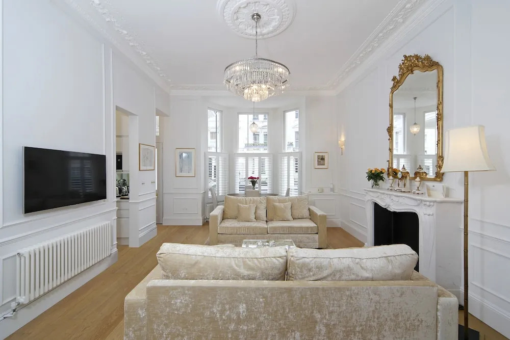 Luxurious 1BR Period Property in Kensington