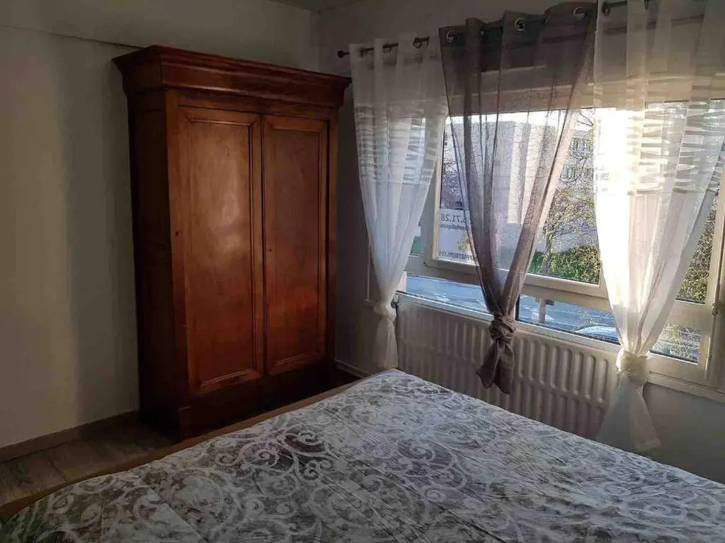 BedinReims cozy apartment parking and wifi free ideal 4 Adultes et 2 Enfants
